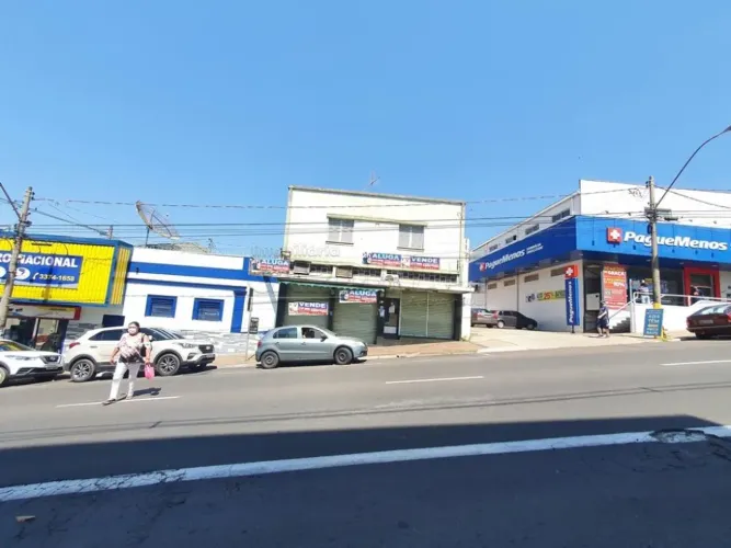 Prédio comercial no Centro ao lado da Farmácia Pague Menos em São Carlos