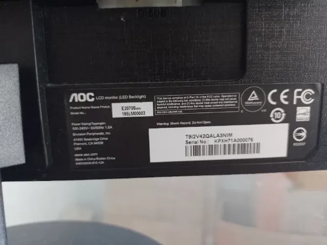 Monitor LCD AOC + teclado K120 + Cabo VGA