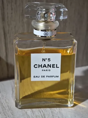 Perfume Chanel N°5 ( Maison Chanel)