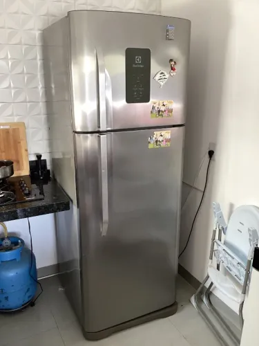 Geladeira inox Electrolux (frost free) duas portas.