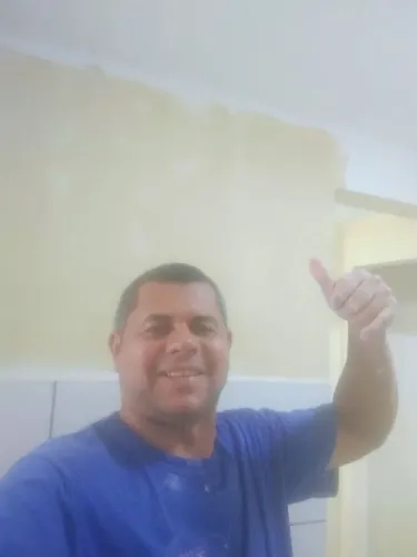 Faço serviço de pedreiro 