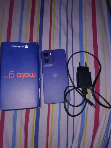 Celular tá com pouco tempo de uso tenho só a caixa dele e o carregador original