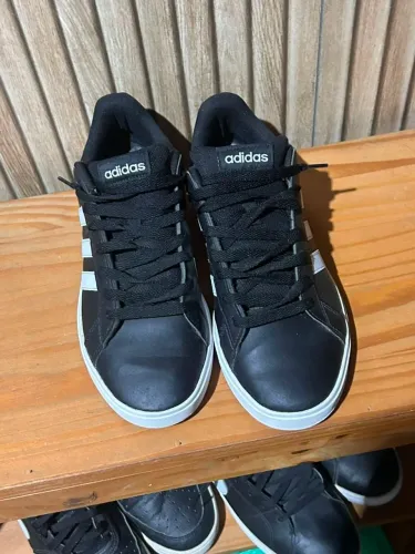 Tênis Adidas