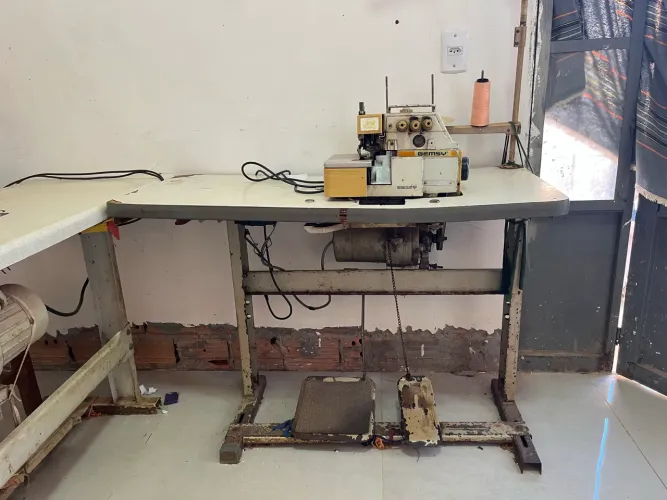 Vende-se OVERLOCK MARCA GEMSY industrial