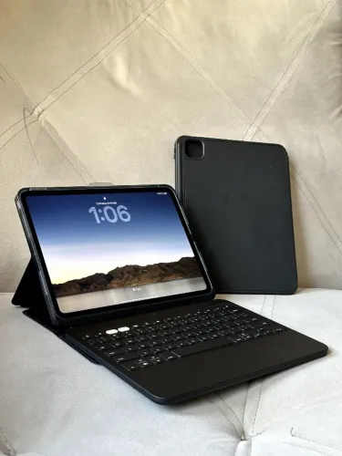 iPad Pro 11 - M4 (+ teclado Zagg + capinha)