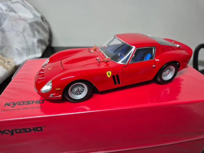 Kyosho Ferrari 250 GTO 1:18 - 2ª Edição SEM POROSIDADE