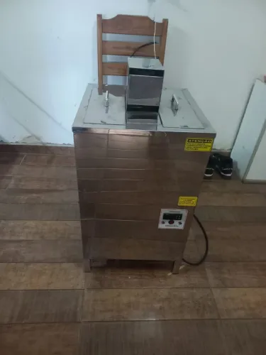 Máquina de picolés em perfeito estado de funcionalidade e conservação..