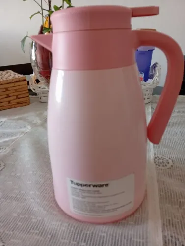 Garrafa Tupperware Easy Tuper Rosa, capacidade de 1 litro.
