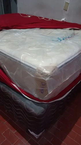 vendo cama box em estado de novo