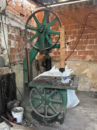 Vendo máquina serra de fita invicta com colante de 80