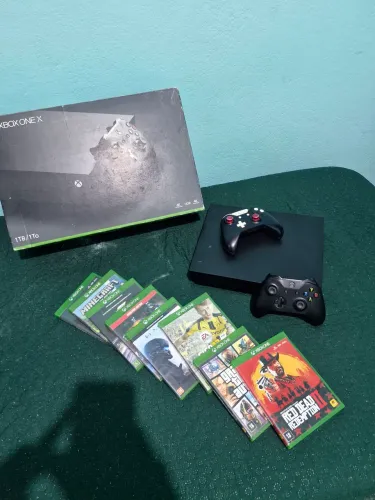 Xbox one x,completo com duas manete e 8 jogos