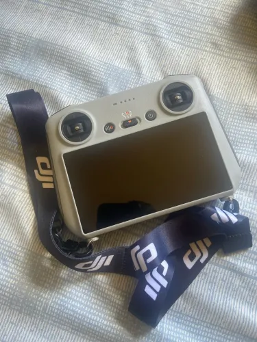 Controle DJI RC com tela integrada-excelente estado