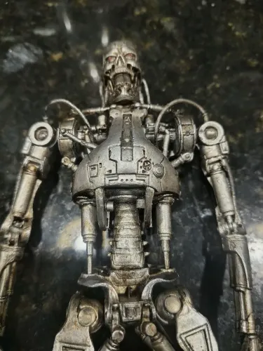 Lote Neca e McFarlane Toys Robôs