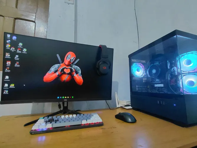 Vende - se PC em excelente estado com 1 ano de uso.