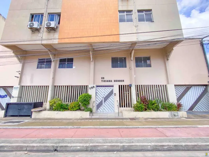 Sala comercial na Av. Aguanambi em frente à estação Matos Serra