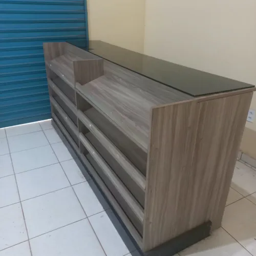 VENDO BALCÃO EXPOSITOR (MDF)