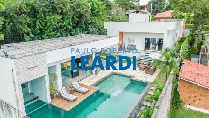 CASA EM CONDOMÍNIO - CLUBE DE CAMPO VALINHOS - SP