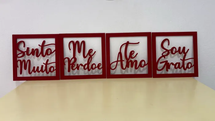 Quadro decorativo em MDF cor bordô sinto muito me perdoe te amo sou grato 
