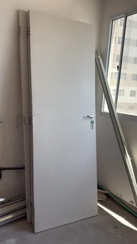 Vendo 3 portas brancas