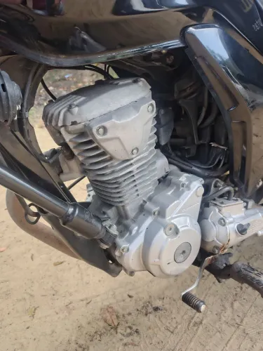 Moto fusco com baú