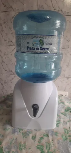 Bebedouro com galão 10 litros 
