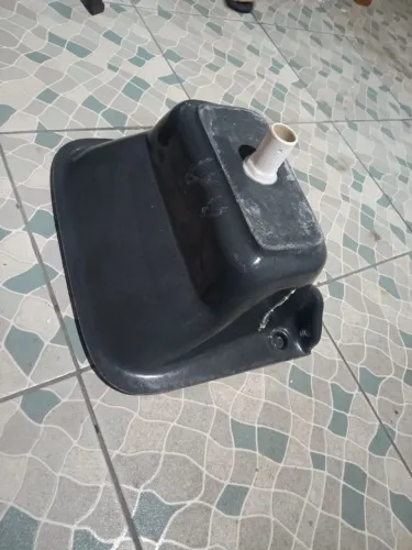 Vende-se tanque de pedra resistênte na cor cinza usado algumas vezes 