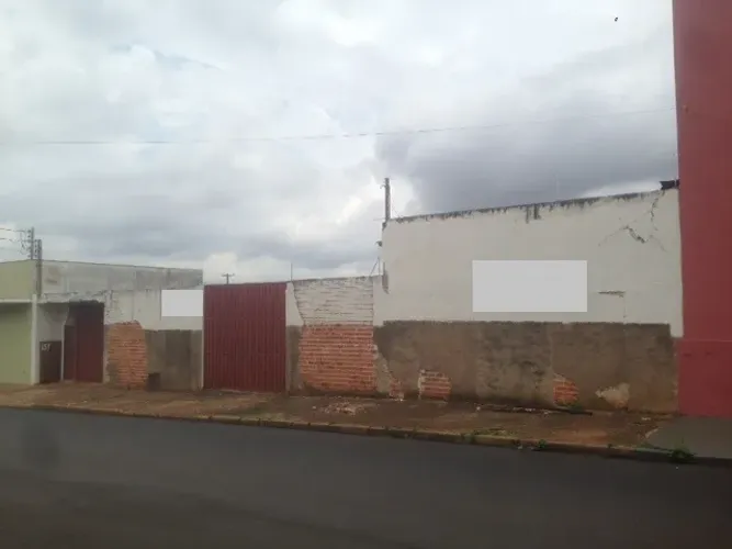 Terreno com sobrado | Imobiliária Rosa e Rangel
