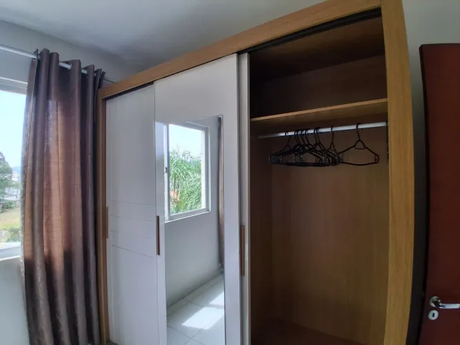 Guarda roupas de solteiro
