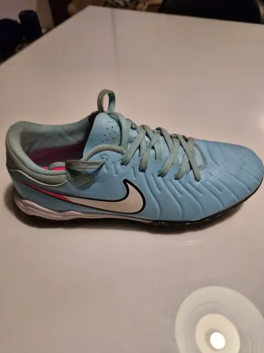 Chuteira Nike Super Nova - tamanho 39