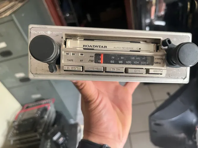 Rádio de carro antigo roadstar 