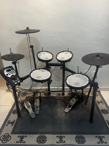 BATERIA ELETRÔNICA ROLAND TD-11KV V-DRUMS + PEDAL TAMA IRON COBRA 600