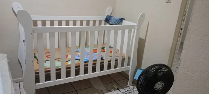 Doação berço de bebê com defeito.
