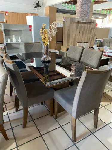 Mesa com 6 cadeiras