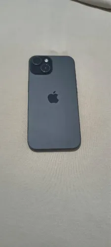 iPhone 15 com três meses de uso