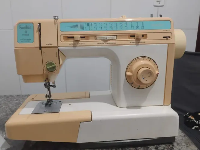 Máquina de Costura Singer Facilita 