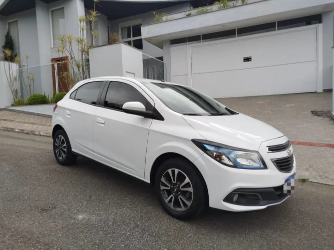 Chevrolet Onix Hatch LTZ 1.4 8V Flex Power Mec. 4P 2015