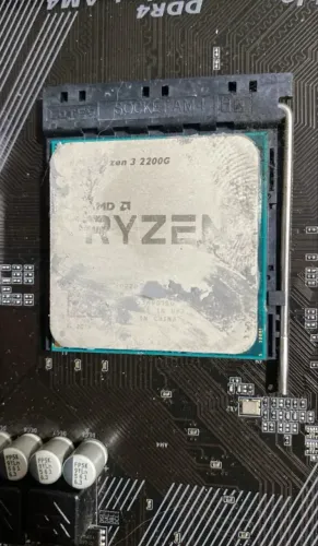Ryzen 3 3200g ( vídeo integrado )