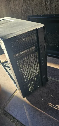 Gabinete de computador cooler master Nr400 usado