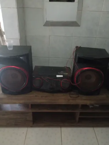 Vende-se um som LG com defeito 