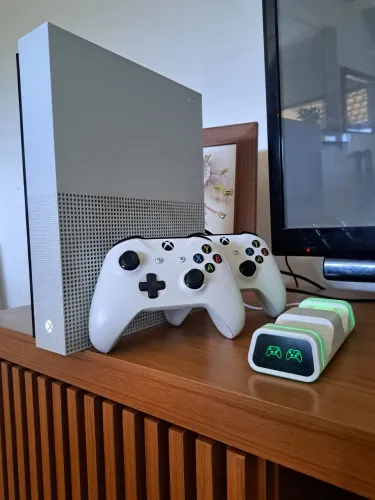 Xbox One X 1TB
