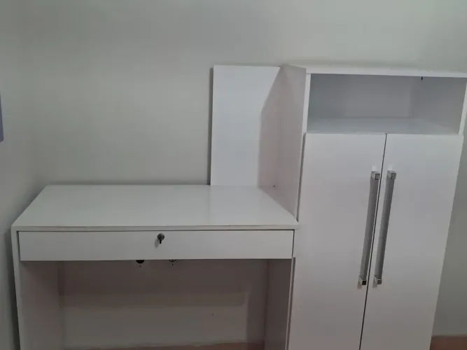 Mesa para Escritório com Armário. (Aceito negociar)