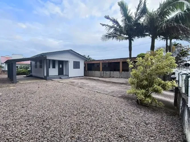 Casa 2 dorm mobiliada centro Balneário Rincão pertinho de TUDO aceita parcelamento direto