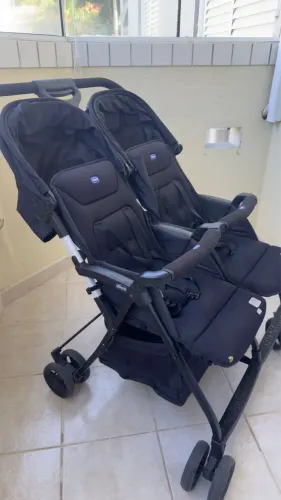 Vendo carrinho de bebê p/ gêmeos Chicco