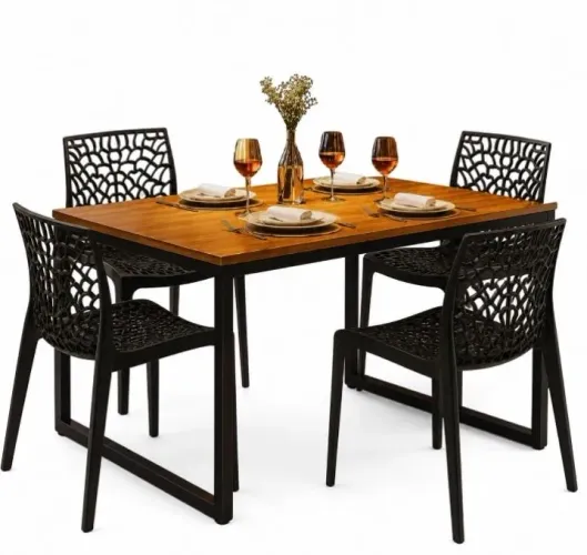 Mesa industrial com 5 cadeiras