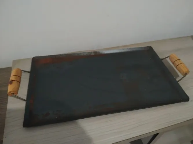 Chapa de ferro para lanches em bom estado