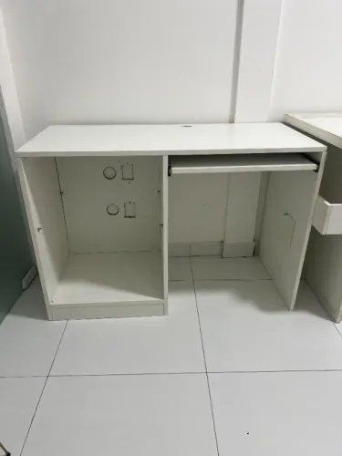 Mesa de Escritório / Escrivaninha para Computador com Passa-Cabos