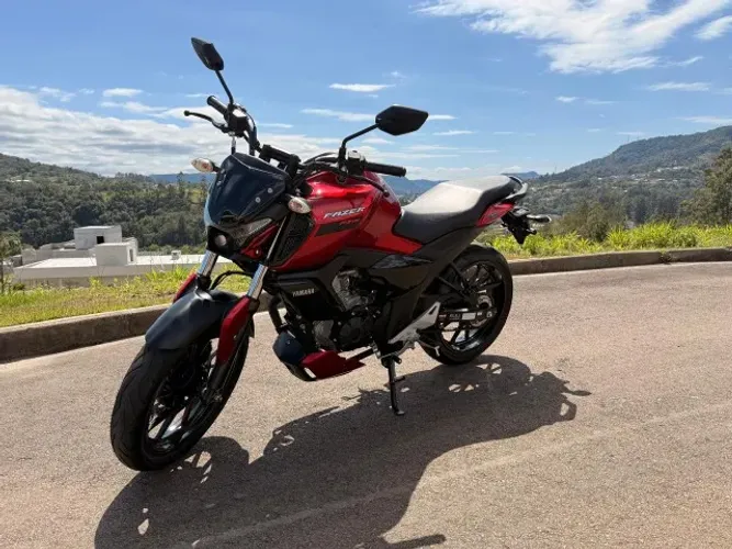 Yamaha FZ15 Fazer 2025 | Apenas 707 km | Impecável