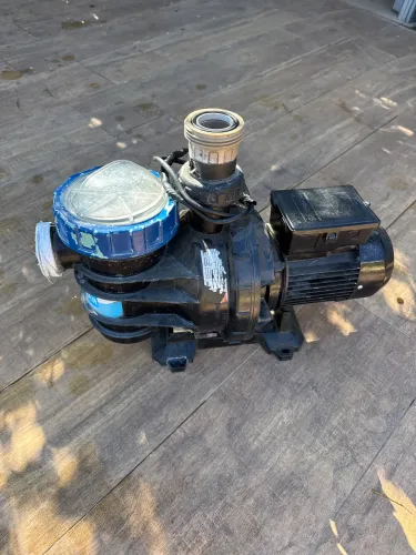 Bomba Piscina Sodramar 1 CV com defeito