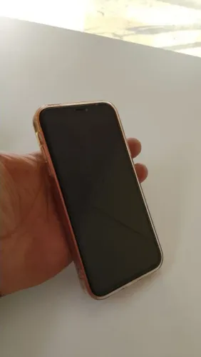 Vendo iPhone 11 com roupa do 17