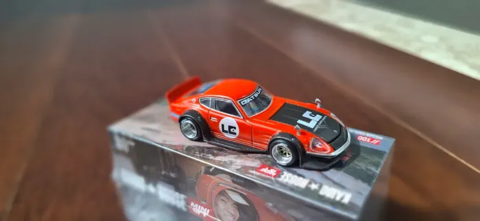 Mini gt kaido house 100 Datsun Fairlady Z 